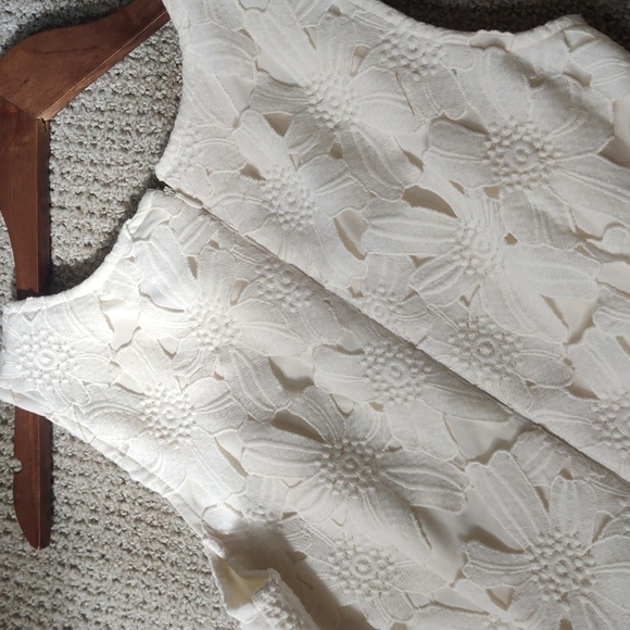 Ann Taylor Floral Cutout Dress Size 6P - Picture 9 of 9